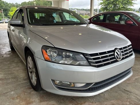 Used 2013 Volkswagen Passat 2.5 SEL Premium FWD image 4