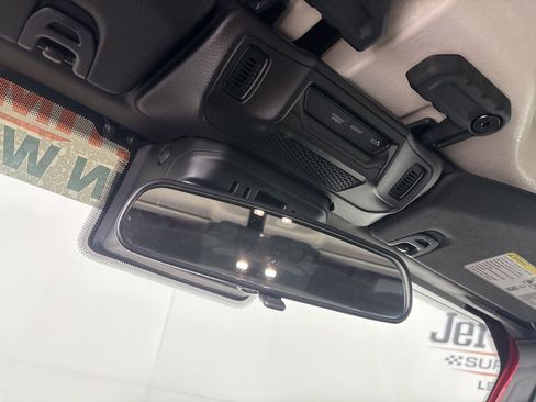 Used 2025 Jeep Wrangler Willys image 18