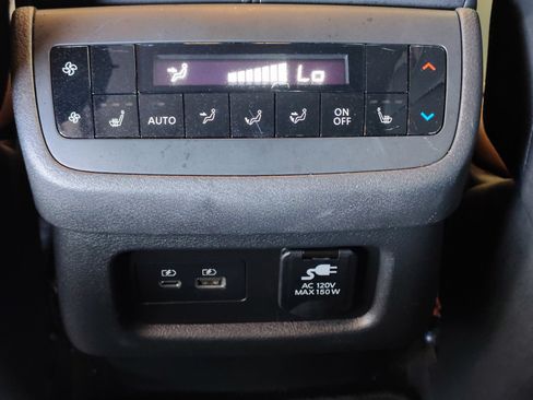 Used 2024 Nissan Pathfinder Platinum FWD image 36