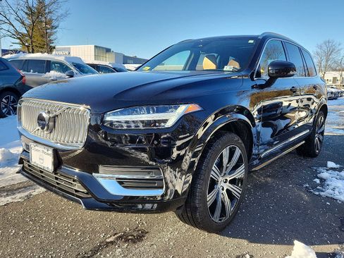 Certified 2023 Volvo XC90 B6 Ultimate w/ Protection Package image 3