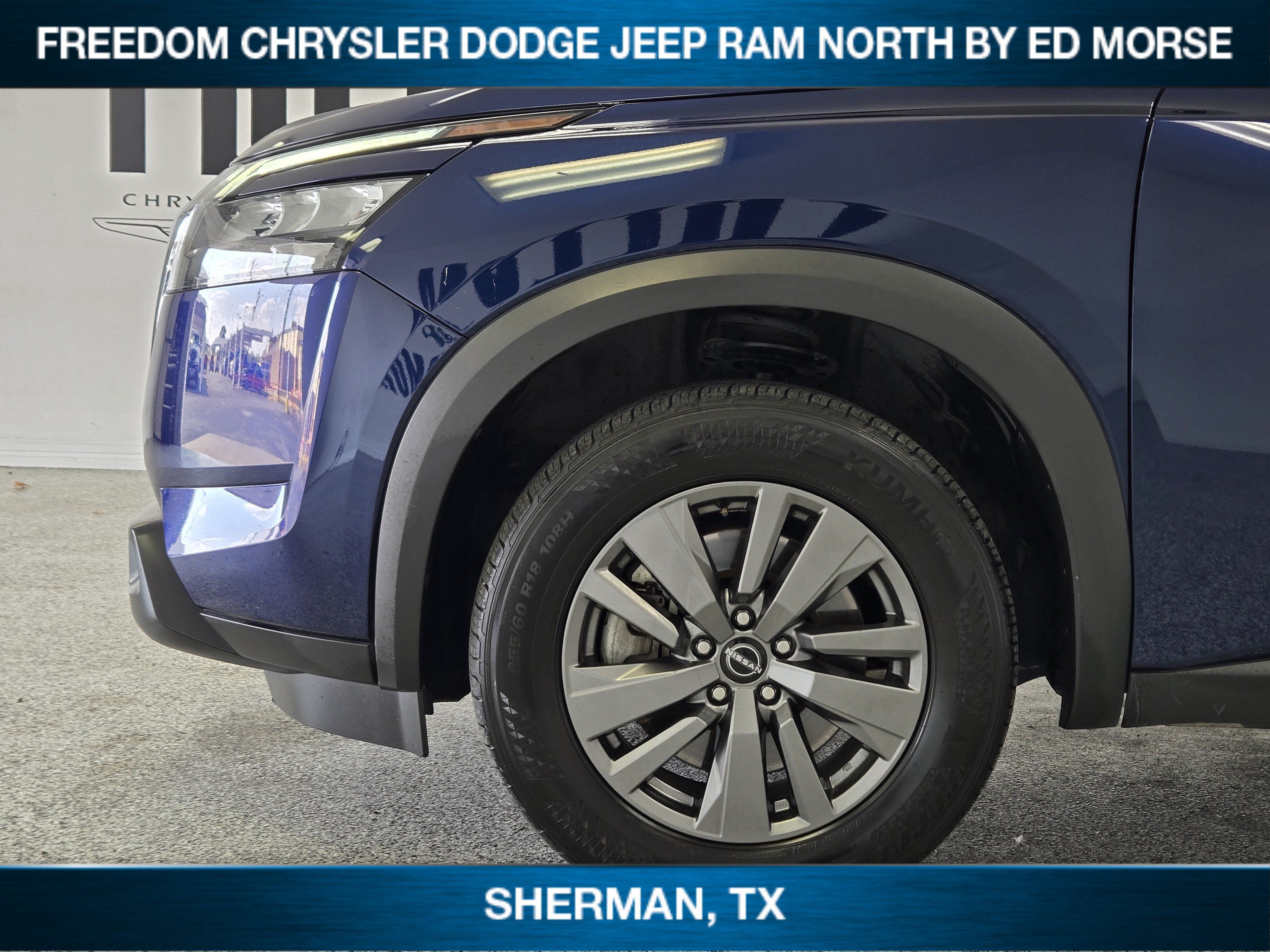 Used 2025 Nissan Pathfinder SV FWD image 6