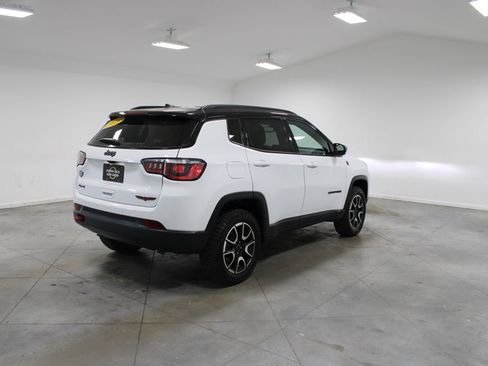 Used 2025 Jeep Compass Trailhawk AWD/4WD image 9