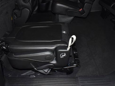 Certified 2025 Chrysler Pacifica Select image 34