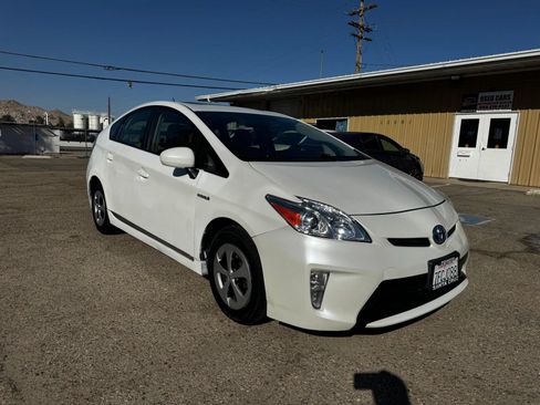 Used 2014 Toyota Prius Three FWD image 2