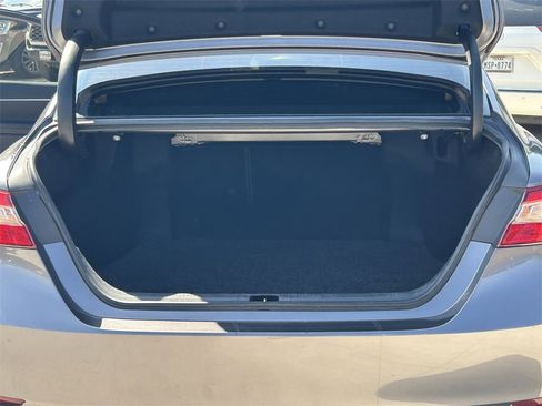 Used 2018 Toyota Camry SE image 13
