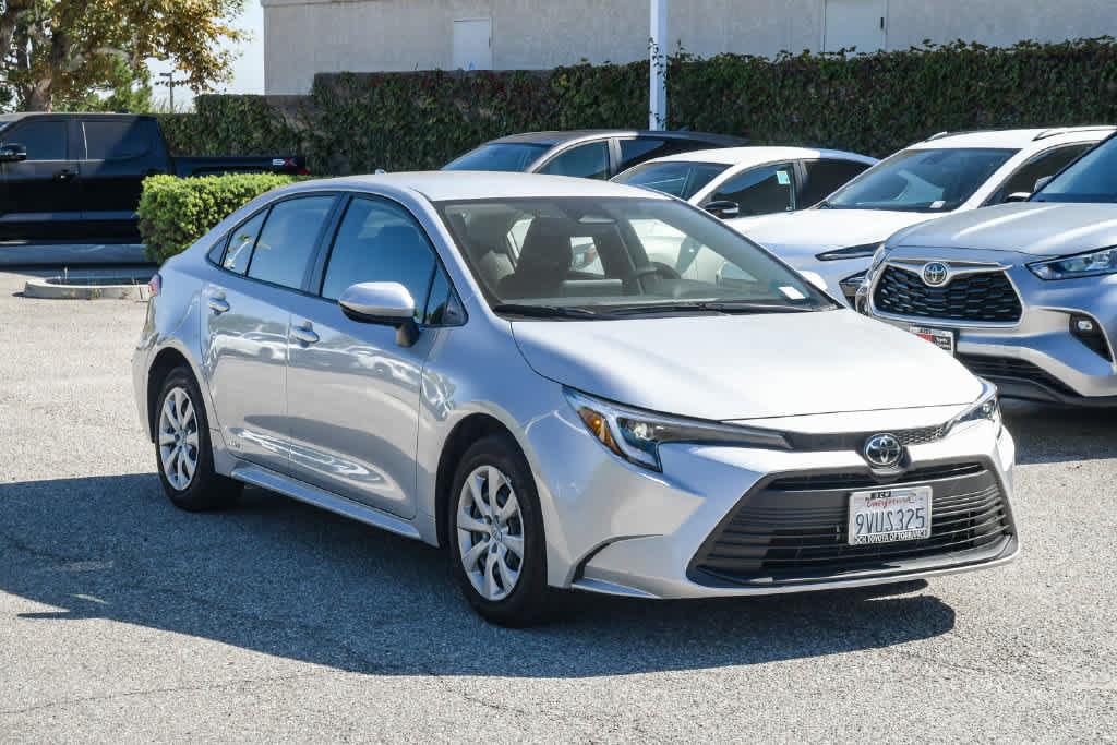 Used 2026 Toyota Corolla LE w/ Carpet Mat Package (TMS) AWD/4WD image 3