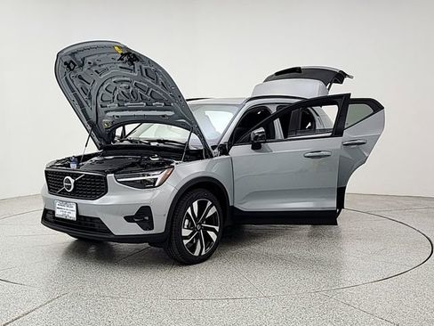 New 2026 Volvo XC40 B5 Plus w/ Climate Package AWD/4WD image 9