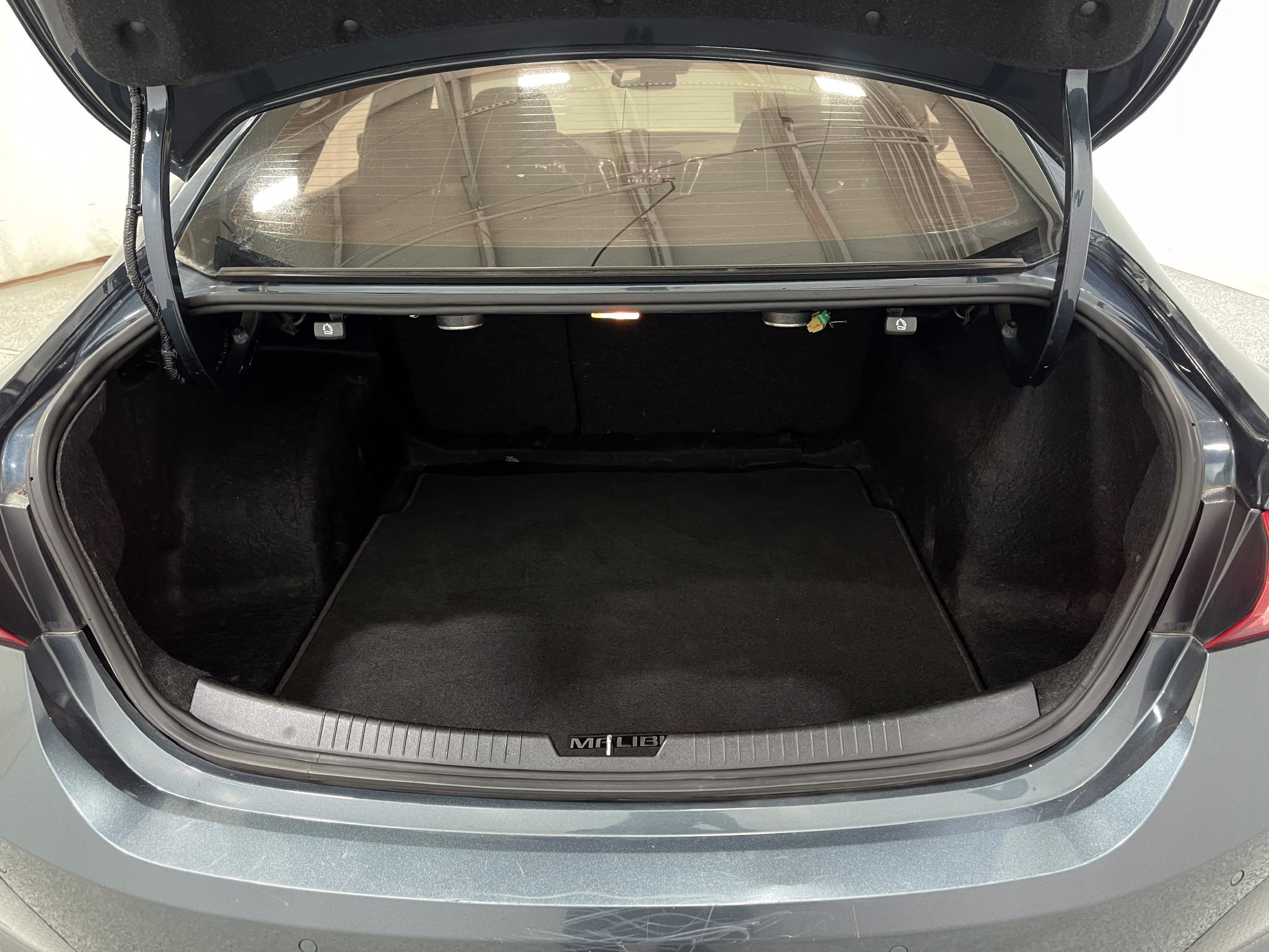 Used 2020 Chevrolet Malibu Premier FWD image 24
