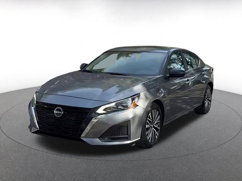 Used 2025 Nissan Altima 2.5 SV image 7