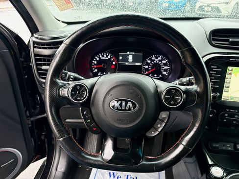 Used 2017 Kia Soul ! w/ Tech Package FWD image 32