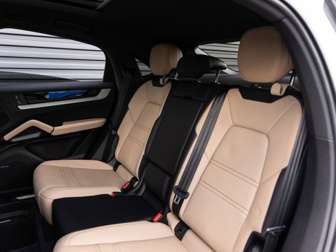 Certified 2025 Porsche Cayenne Coupe AWD/4WD image 27