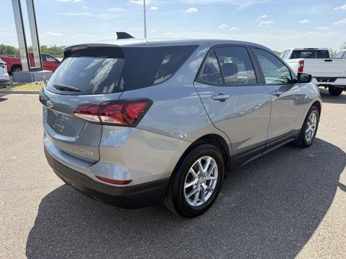 Used 2023 Chevrolet Equinox LS FWD image 9
