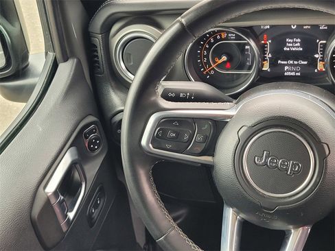 Used 2023 Jeep Gladiator Overland image 12
