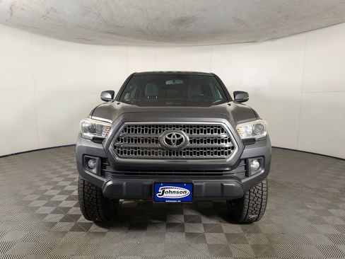 Used 2017 Toyota Tacoma TRD Off-Road w/ Premium & Technology Package image 2