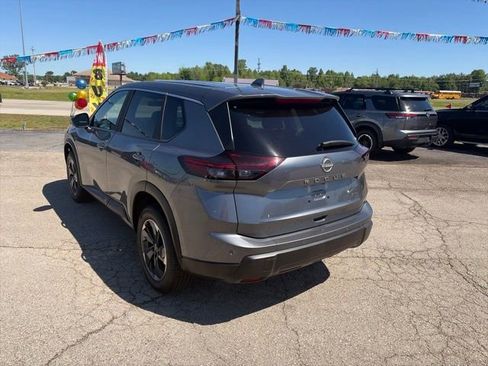 Used 2025 Nissan Rogue SV AWD/4WD image 4