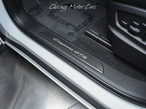 Used 2025 Porsche Cayenne GTS AWD/4WD image 13