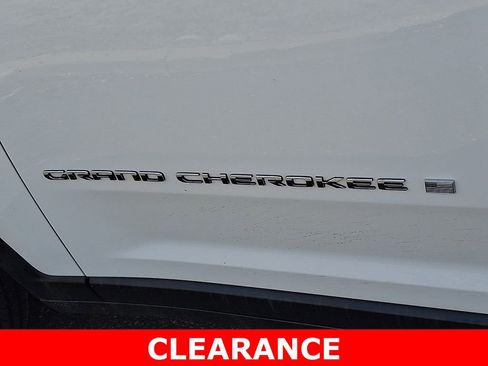 Used 2023 Jeep Grand Cherokee Laredo AWD/4WD image 29