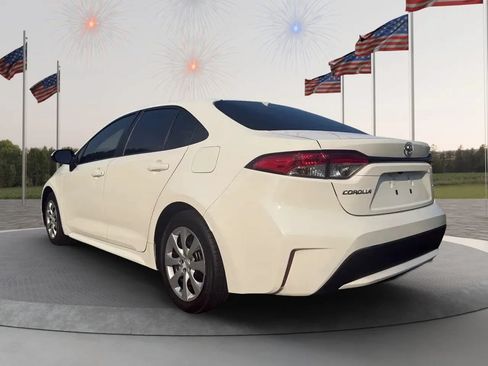Used 2021 Toyota Corolla LE FWD image 3