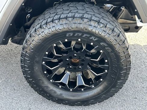 Used 2022 Jeep Wrangler Unlimited Rubicon w/ Dual Top Group AWD/4WD image 19
