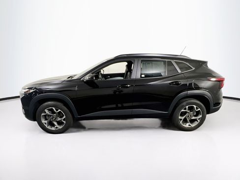 Used 2024 Chevrolet Trax LT w/ Sunroof Package FWD image 8