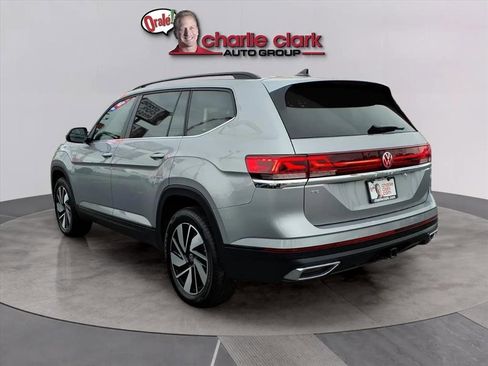 Used 2025 Volkswagen Atlas SE image 3