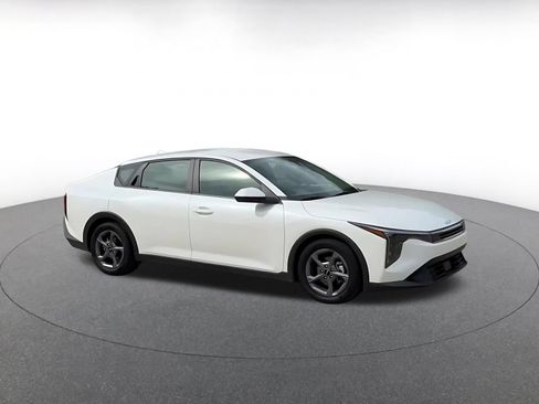 Used 2025 Kia K4 FWD image 2