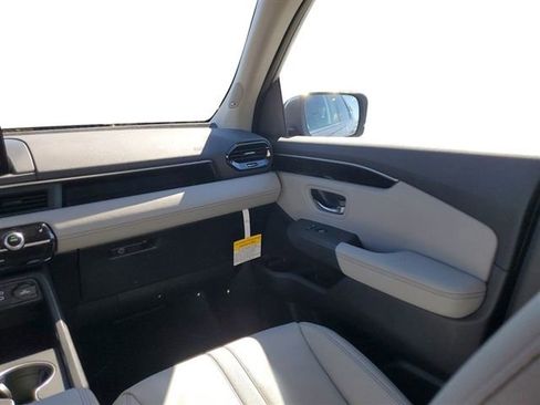 New 2025 Honda Pilot Touring image 21