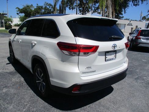 Used 2017 Toyota Highlander XLE FWD image 7