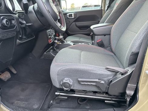 Used 2025 Jeep Wrangler Unlimited Rubicon image 21