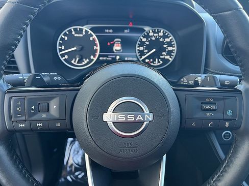 Used 2023 Nissan Rogue SL w/ SL Premium Package image 14