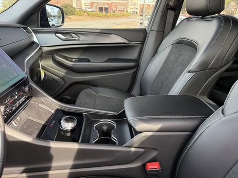 New 2025 Jeep Grand Cherokee L Altitude image 23