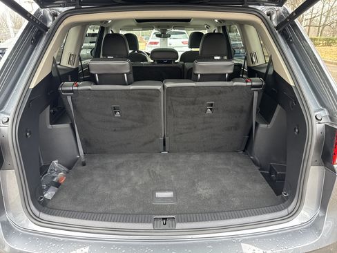 Used 2024 Volkswagen Atlas SE w/ Panoramic Sunroof Package image 8