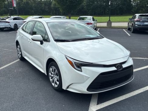 Used 2026 Toyota Corolla LE FWD image 6