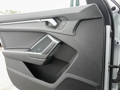 Used 2025 Audi Q3 2.0T Premium w/ Black Optic Sport Package image 14