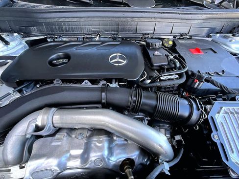 Used 2025 Mercedes-Benz GLB 250 image 31
