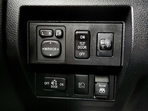 Used 2020 Toyota Tundra Platinum image 33