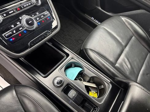 Used 2022 Lincoln Corsair AWD w/ Premium Package image 21