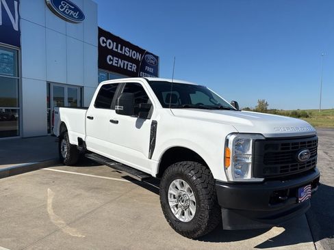 Used 2023 Ford F350 XL w/ Camper Package image 7