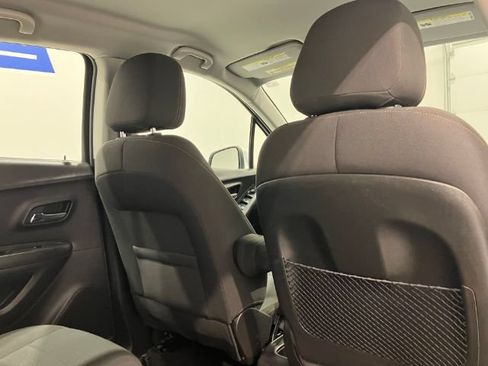 Used 2017 Chevrolet Trax LS FWD image 38