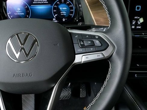 Certified 2025 Volkswagen Atlas SE image 15