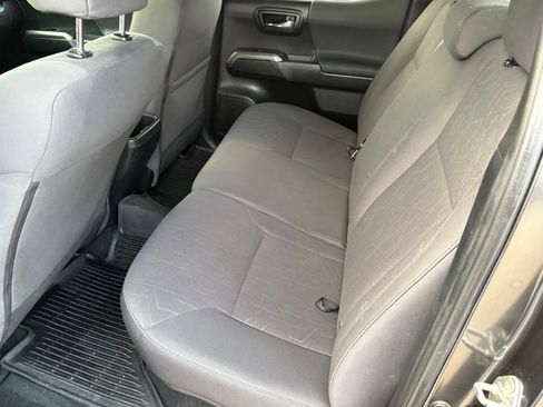 Used 2018 Toyota Tacoma TRD Sport image 36