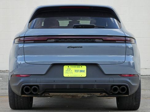 Used 2025 Porsche Cayenne E-Hybrid w/ Premium Package Plus AWD/4WD image 11