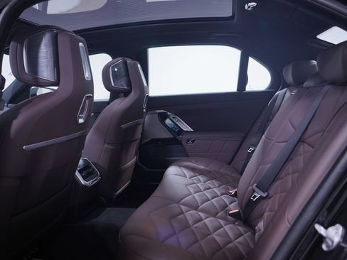 Used 2026 BMW 740i w/ Premium Package RWD image 8