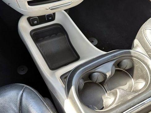 Used 2018 Chrysler Pacifica Touring-L FWD image 25
