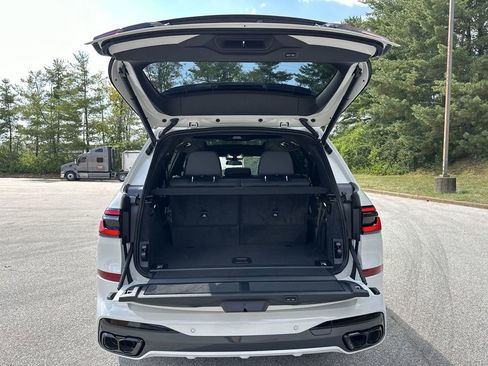 Used 2025 BMW X7 M60i image 54