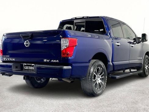 Used 2021 Nissan Titan SV w/ SV Convenience Package image 2