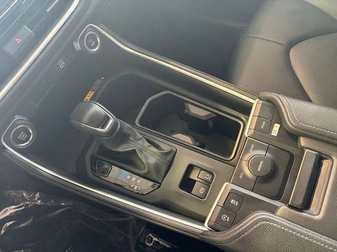 Used 2025 Toyota Grand Highlander LE image 41