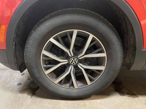 Used 2019 Volkswagen Tiguan SE w/ Panoramic Sunroof Package image 13