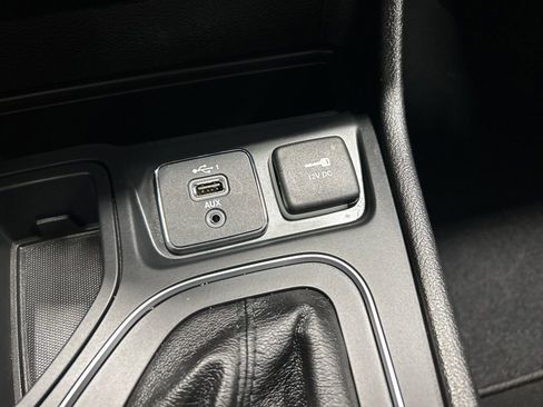 Used 2019 Jeep Cherokee Latitude Plus image 18