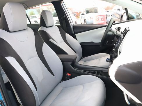 Used 2022 Toyota Prius L Eco image 28